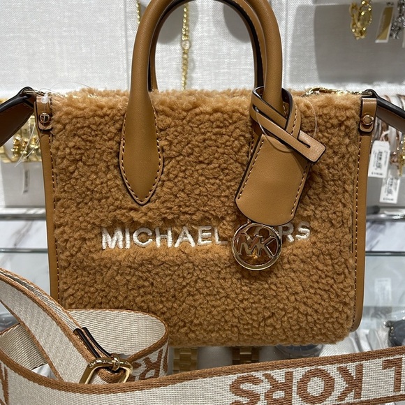 Michael Kors Mirella Extra-Small Sherpa XS SHOPPER XBODY
SHEARLING Crossbody - Picture 15 of 16